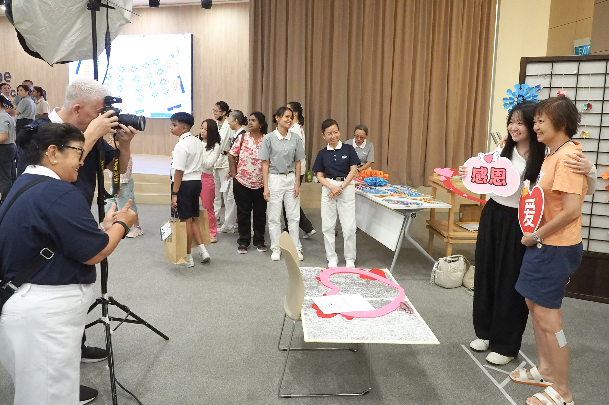 Students and parents capturing joyful memories at the designated photo booth. (Photo by Teo Moh Sang)