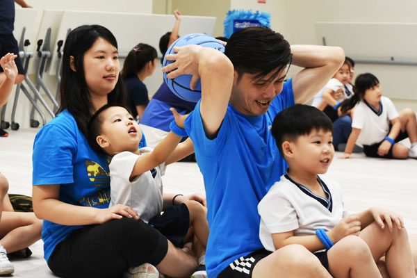 Kindergarteners Learn to Protect Mother Earth on Sports Day